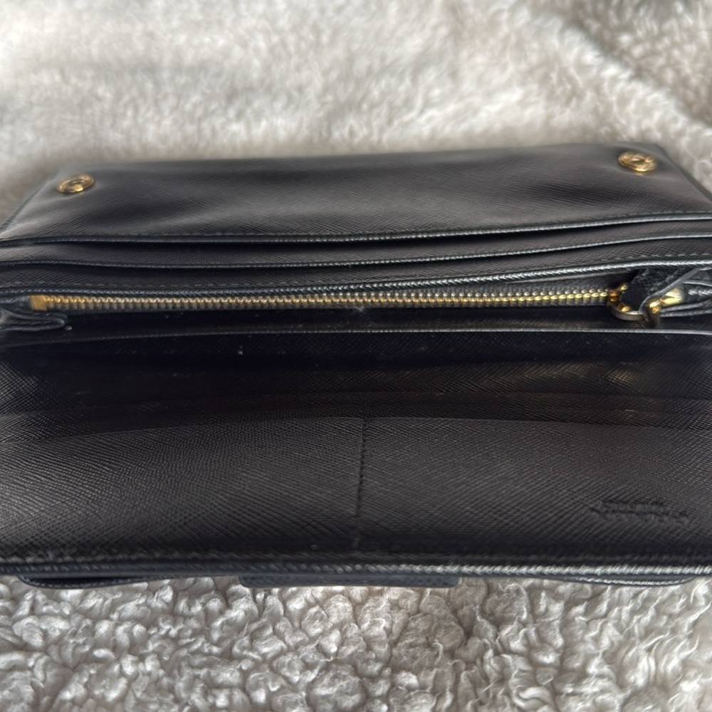 Prada Black Leather Wallet with Bow Detail - Picture 4 of 12